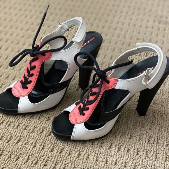 Prada heels - Picture 1 of 2